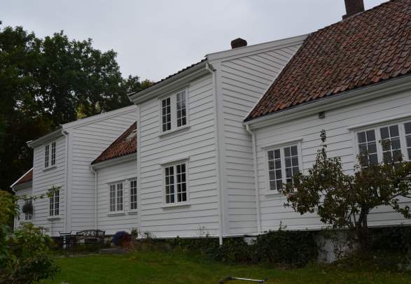 Walk along the harbour