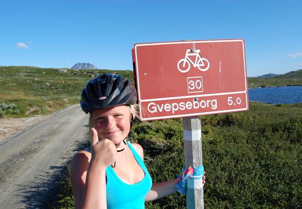 Cycling and hiking on the Hardangervidda