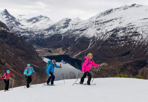 Snowshoeing with guide Geiranger - A taste of winter