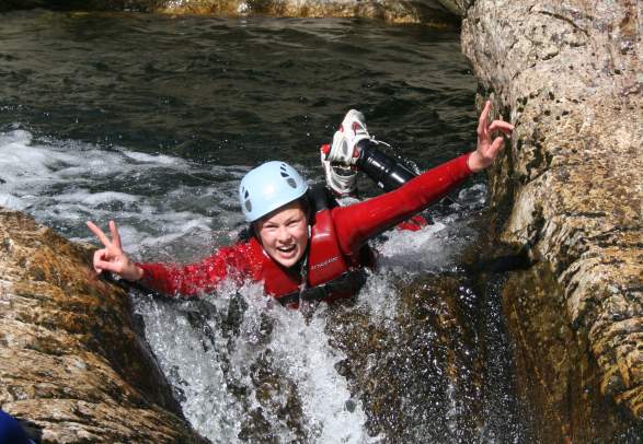 Juving i elveleiet til breelva Leirdøla