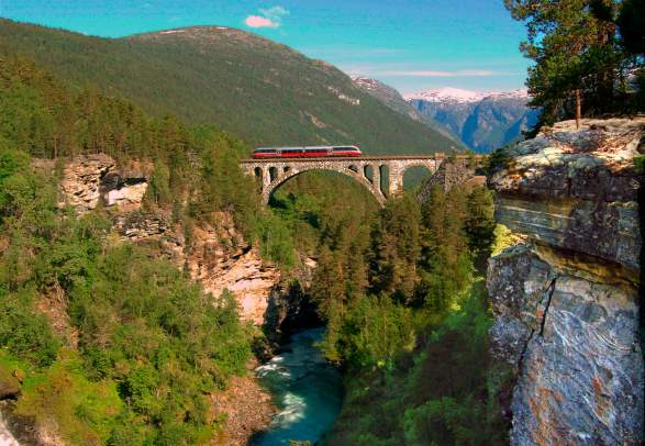 Kylling Bridge and Vermafossen waterfall