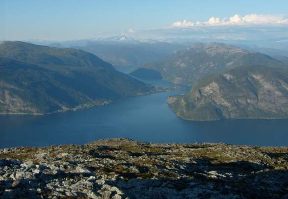 Hike to Vidasethovden - high above the Sognefjord!