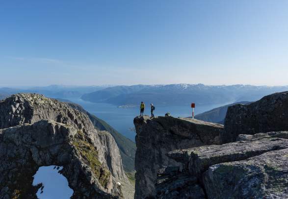 Guided hike to Keipen in Balestrand