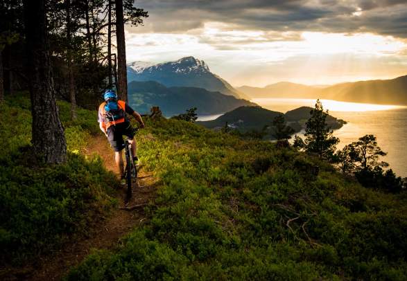 Guided mountain bike tours | Nordfjord Active