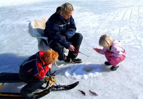 Ice fishing near Fjordtitt