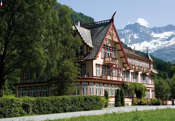 Hiking in the Sunnmøre Alps - Hotel Union Øye