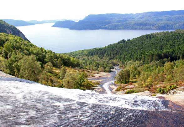 Hiking Skrelia in Lyngdal