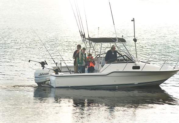 Fishing guides in the Halden Canal