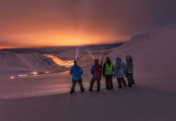 Winter hike with visit in ice cave - Basecamp Spitsbergen