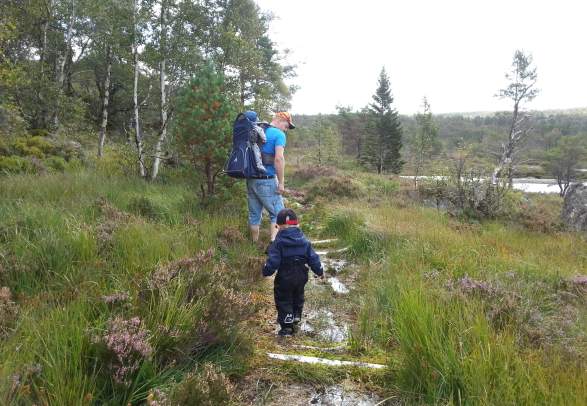 Marked hiking trails near Heddan Gjestegard in Hægebostad
