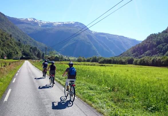 Bike & Hike to Drivandefossen Waterfall