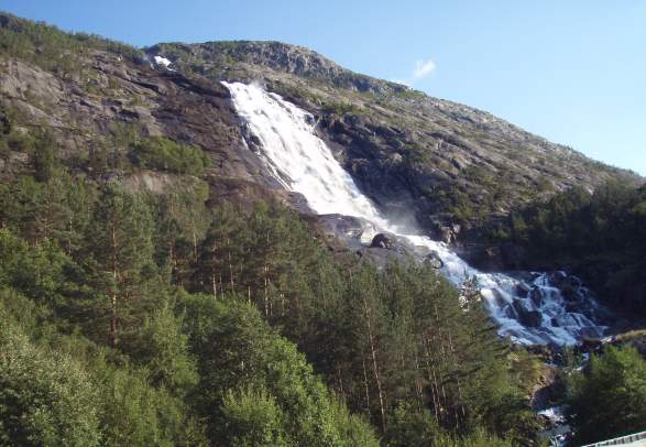 Hike to the top of Langfoss waterfall