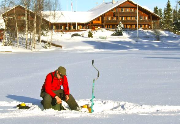 Ice fishing near Sillongen