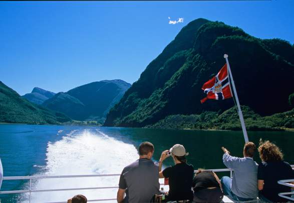 Sognefjord in a nutshell with glacier hiking at Nigardsbreen