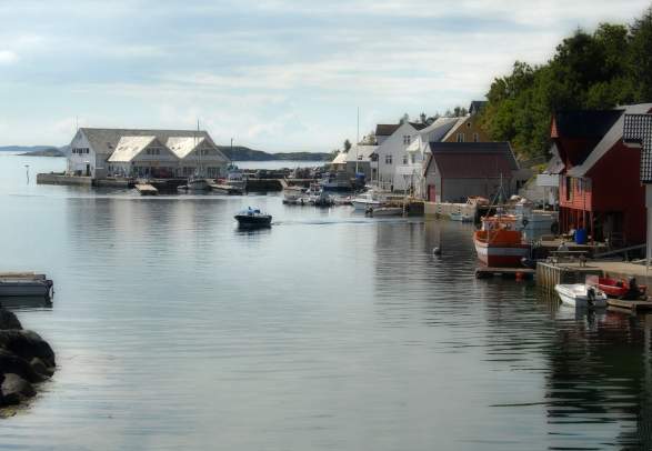 Coast, fjords, waterfalls and glacier - a roundtrip in Sunnhordland