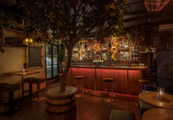 F6 Cocktail Bar & Lounge