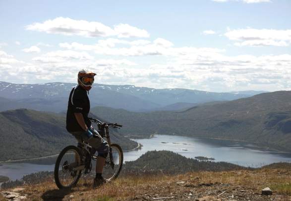 Downhill biking at Hovden