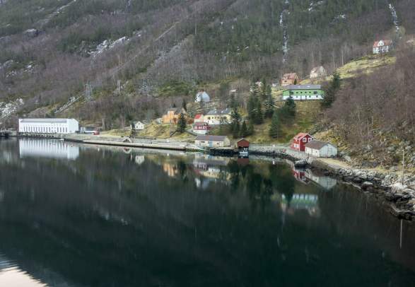 Lysefjorden rundt for de spreke