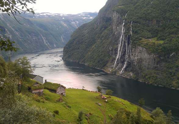 Guided hike to the mountain farm Skageflå