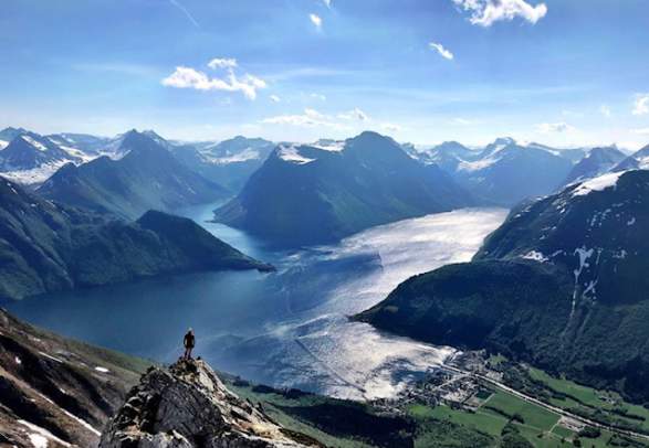 Hiking in the spectacular Sunnmøre Alps, sleep and live in our restored ferry