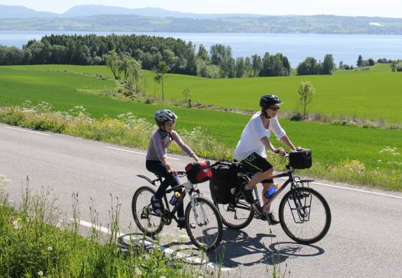 Cycling ton Nes & Helgøya