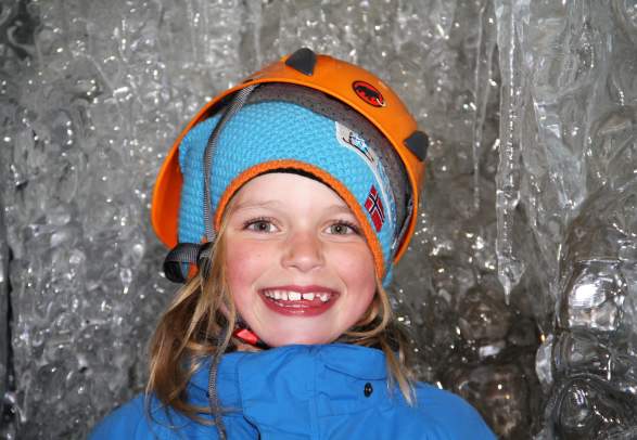 Dogsledding to ice cave - Green Dog Svalbard