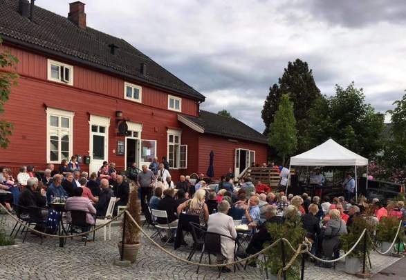 Løten Nærstasjon & Landhandleri