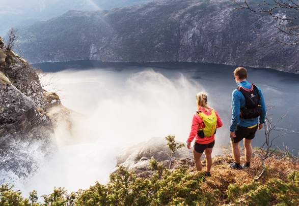Summit tour of Langfoss Waterfall