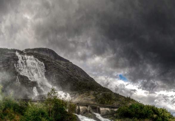 Summit tour of Langfoss Waterfall