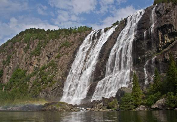 Laukelandsfossen waterfall