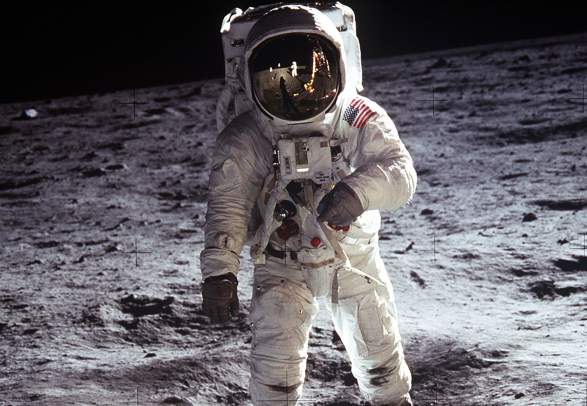 Frå Sunnmøre til månen