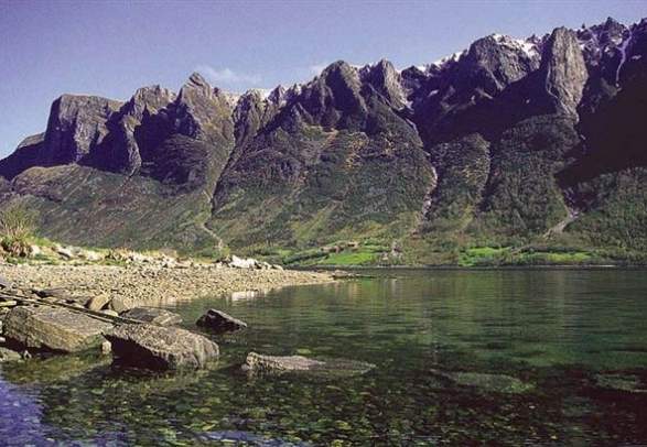 Hiking trip to Skoratinden (1002 masl.)