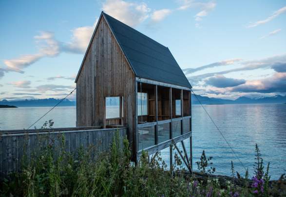 The path along the sea