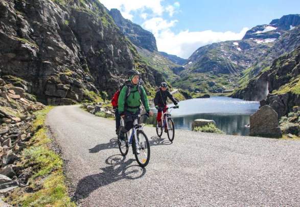 Unique trip in a magnificent fjord and mountain scenery