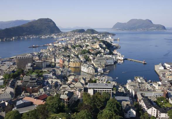 Walk along the Borgernes veg and Aksla Stadion (160 m)