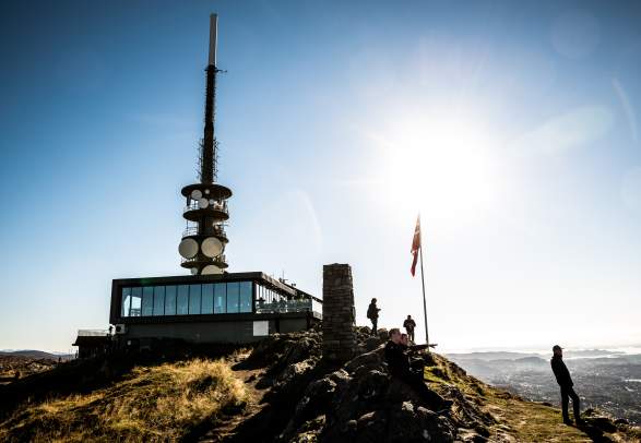 Restaurant Sky:Skraperen & Ulriken by night