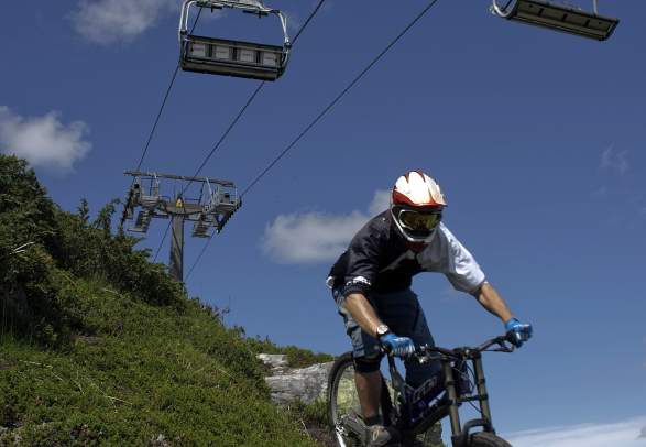 Downhill biking with guide