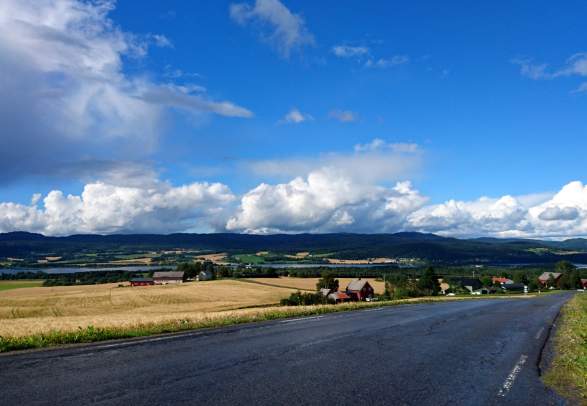 Experiences for motorists driving along Lake Snåsavatnet