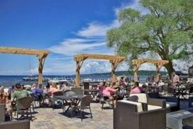 Dayclub At West Bay Beach Resort Dayclub