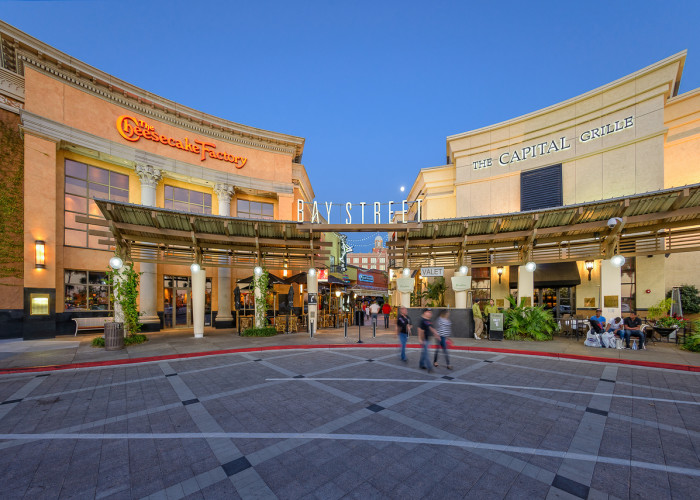 International Plaza And Bay Street Bay Street Restaurants