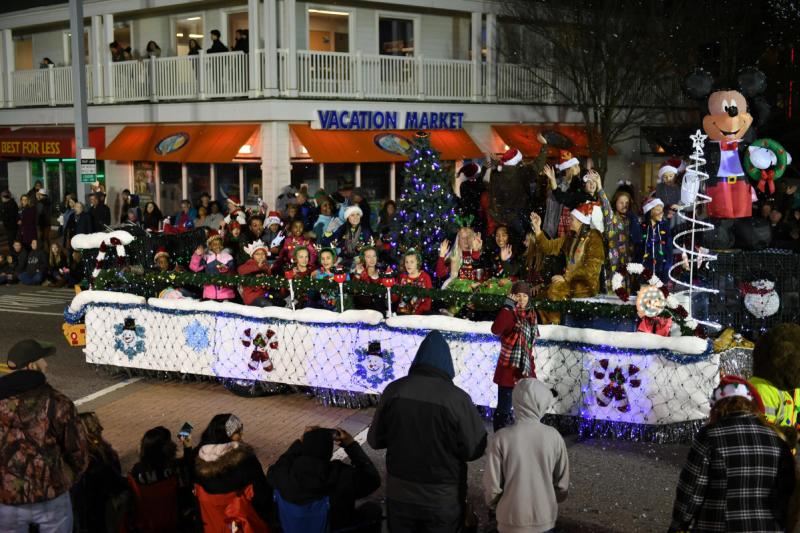 Things To Do In Va Beach December 2018 December 1 Virginia Beach Oceanfront Communications Holiday Parade At The