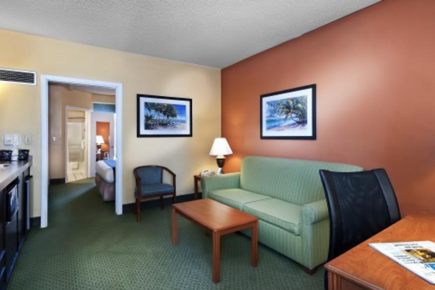 BEST WESTERN PLUS DEERFIELD BEACH HOTEL & SUITES ...