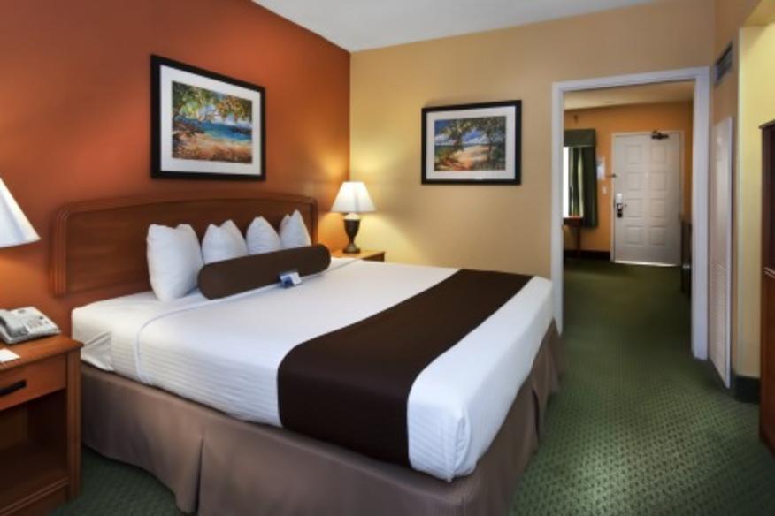 BEST WESTERN PLUS DEERFIELD BEACH HOTEL & SUITES ...