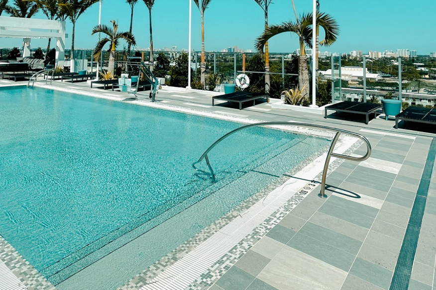 THE EASTON - ROOFTOP POOL + LOUNGE | Fort Lauderdale, FL 33304