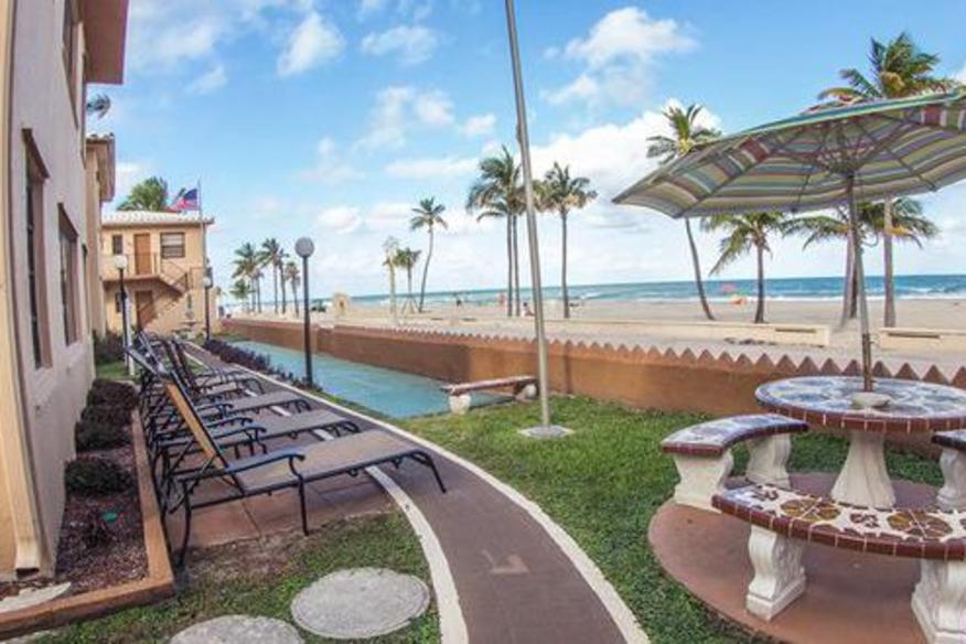 Neptune Hollywood Beach Hotel Fl 33019 The Neptune Hollywood Beach Hotel View Gallery Property With Boardwalk And Ocean