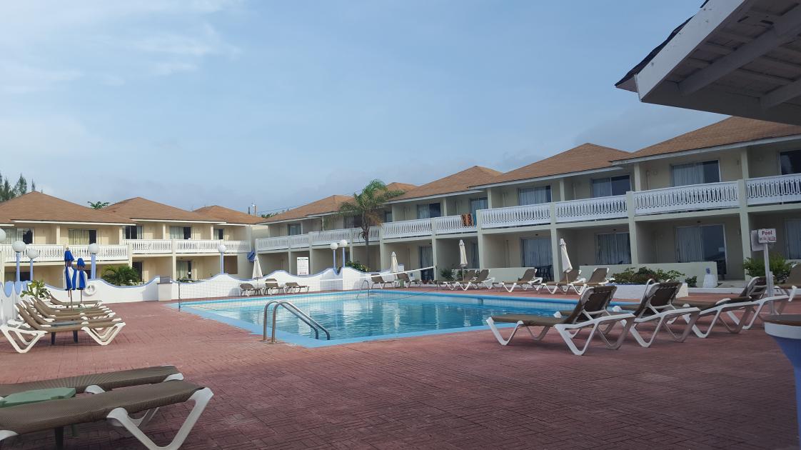 ambiance pool service