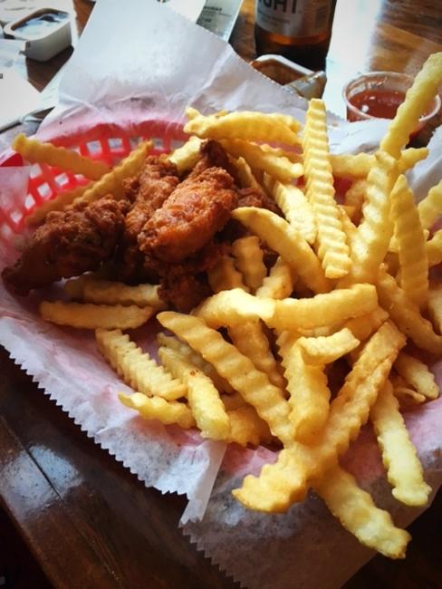 Eau Claire S 7 Favorite Bottomless Deals This Favorite Local Joint Is Famous For Its Hearty Burgers But Did You Know That It Also Has One Of The Best All Can Eat Deals Out There