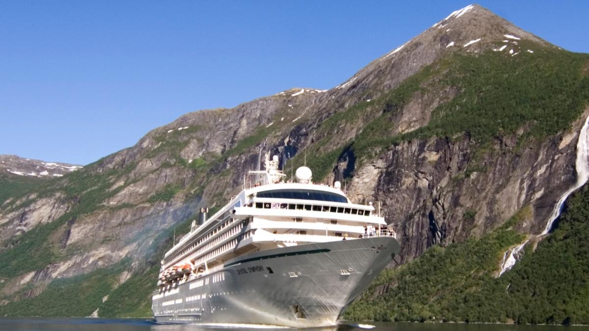 Cruiseskip i Geiranger
