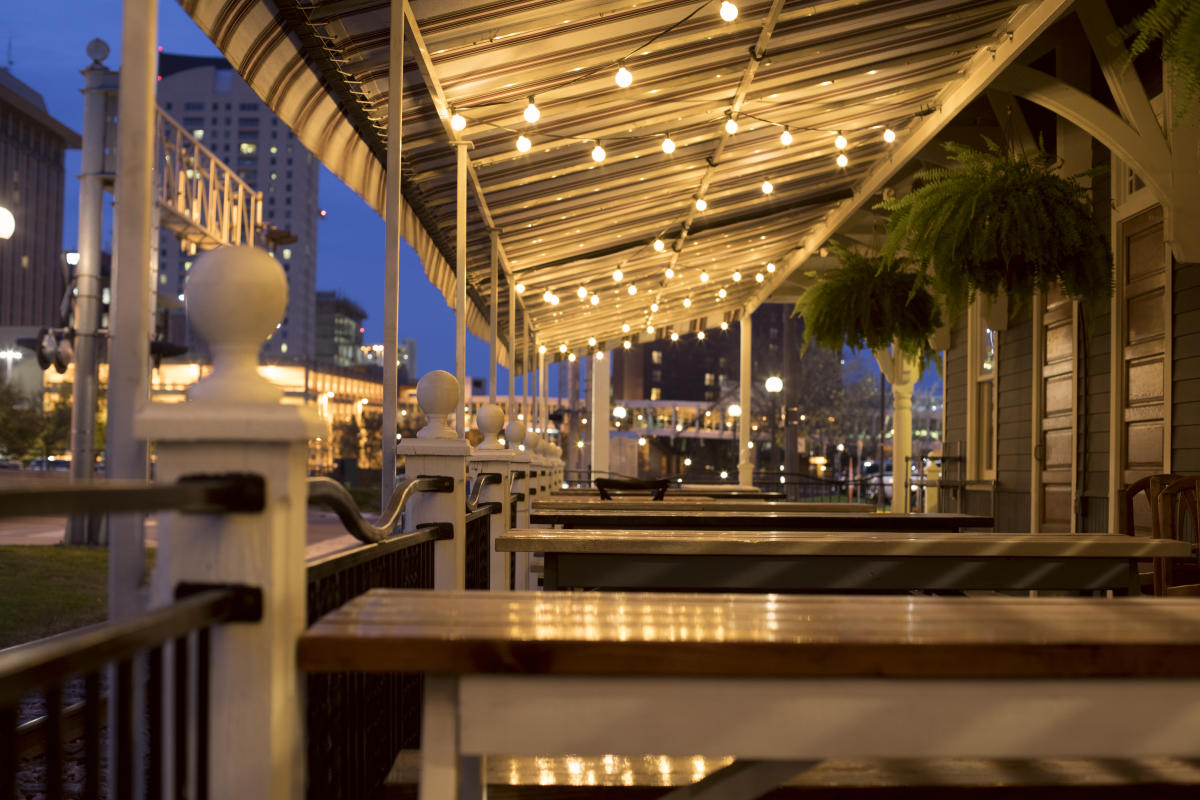 Things To Do Nightlife And Restaurants Near Mayo Civic Center Dine At Porch Cellar In Rochester