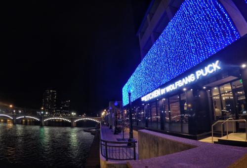 Grand Rapids Holiday Lights Riverwalk